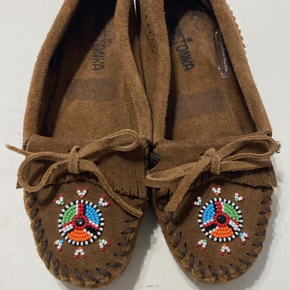 MINNETONKA Brown Suede Moccasin Women's 6 Beading SOLED